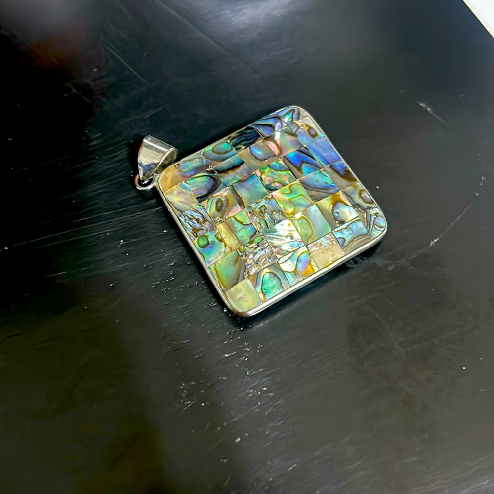. Genuine NZ Paua Abalone LG Pendant